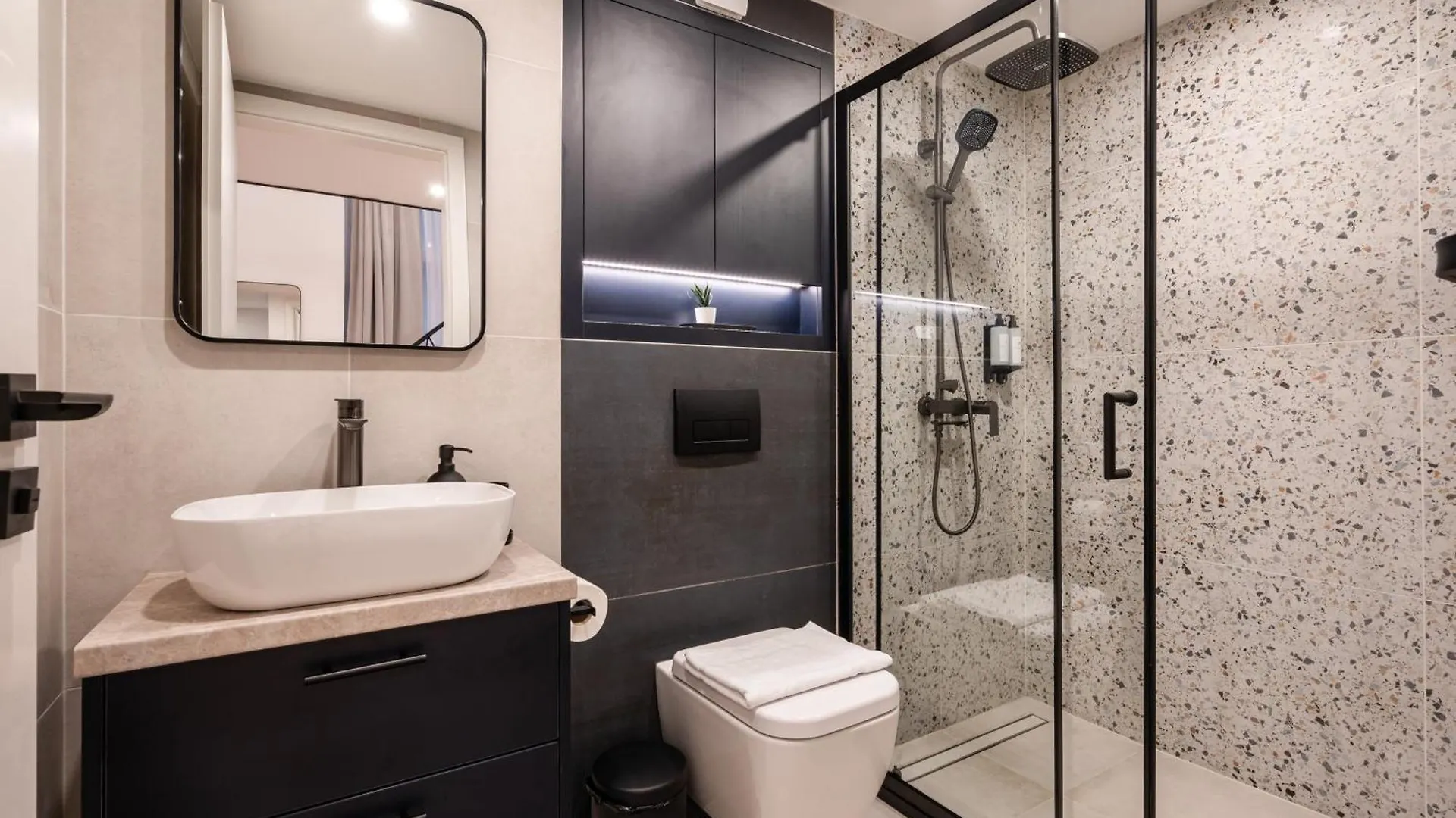 E44 - Erzsebet Boulevard Residence - Best Location By Bqa بودابست شقة
