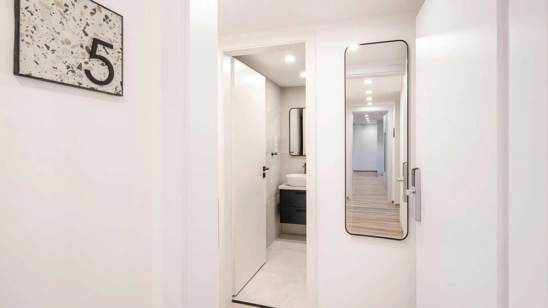 E44 - Erzsebet Boulevard Residence - Best Location By Bqa بودابست 0*,  المجر