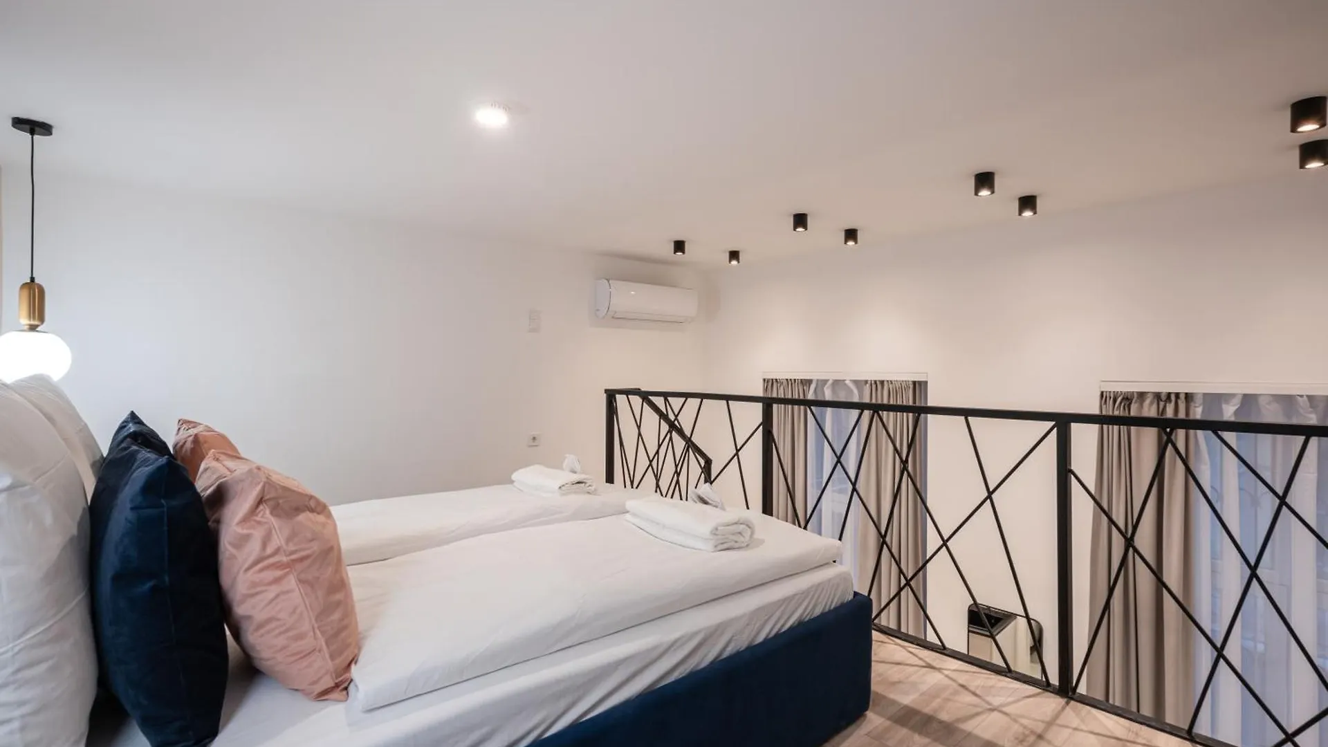E44 - Erzsebet Boulevard Residence - Best Location By Bqa بودابست المجر