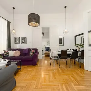 Black & White Apartment At Nyugati Station - 3 Separate Br Apartament